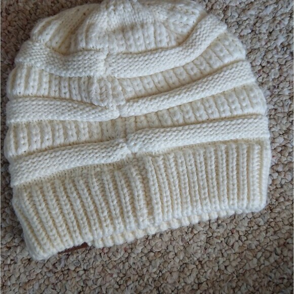 C.C exclusive Knit Cream color Beanie - A - Picture 2 of 11
